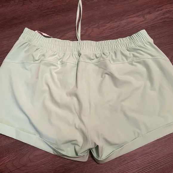 ZYIA Summer Shorts in Honeydew- XL - Picture 7 of 8